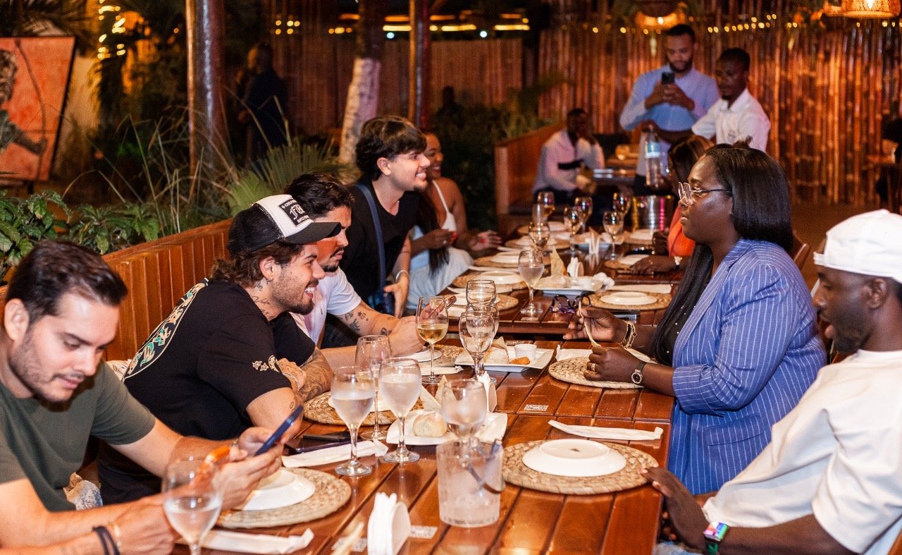 Imagem de ADMINISTRADORA MUNICIPAL DA INGOMBOTA OFERECE JANTAR DE BOAS VINDAS AO MÚSICO BRASILEIRO ZÉ FELIPE