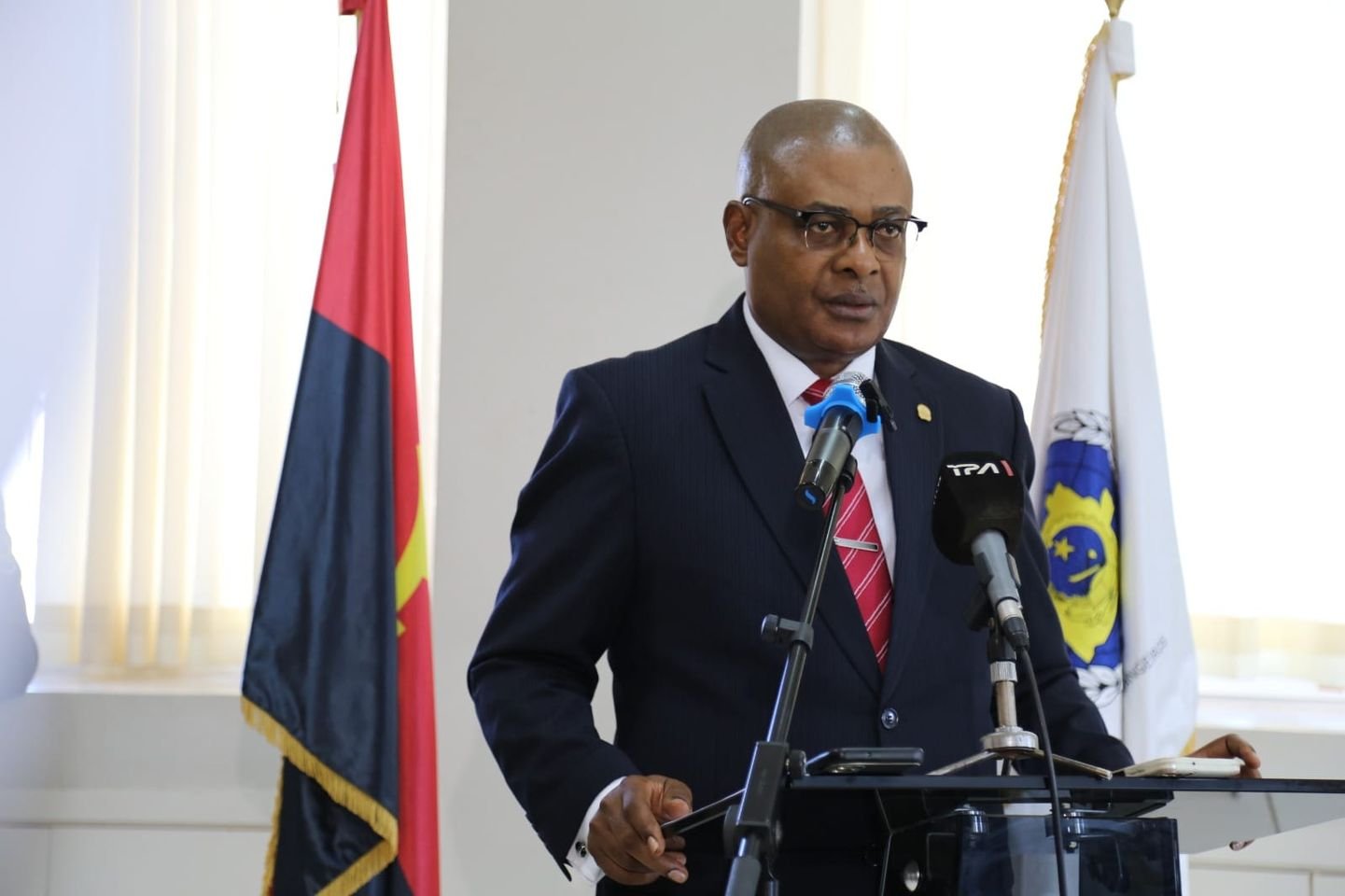 SME aplica multa a menores nascidos em Angola