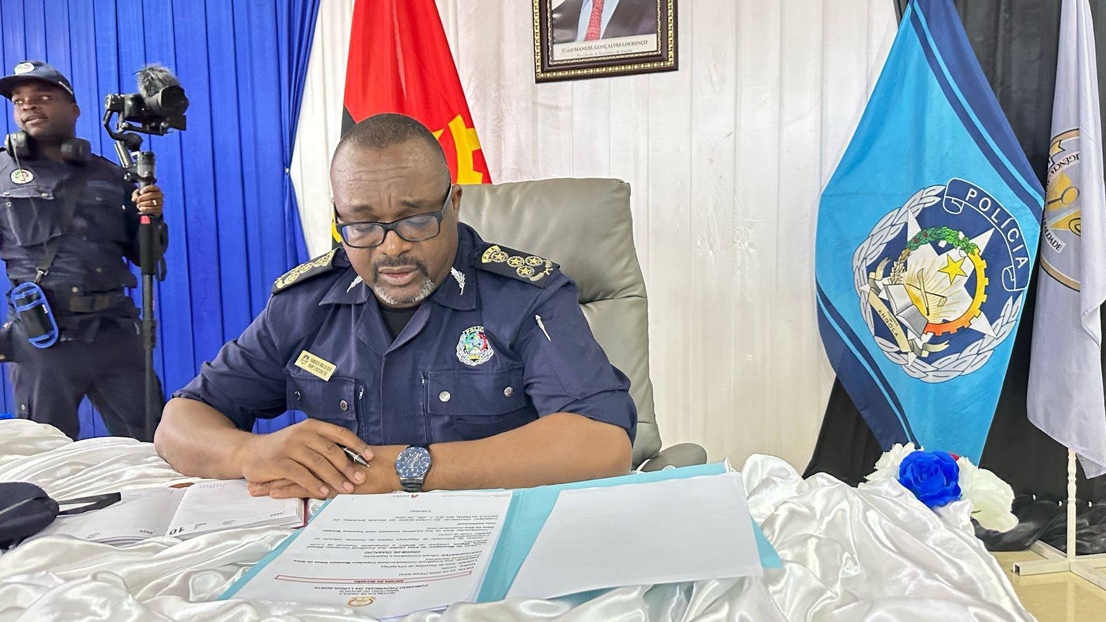 Imagem de Polícia Nacional desmente acusações contra Comandante-Geral sobre titularidade de terrenos