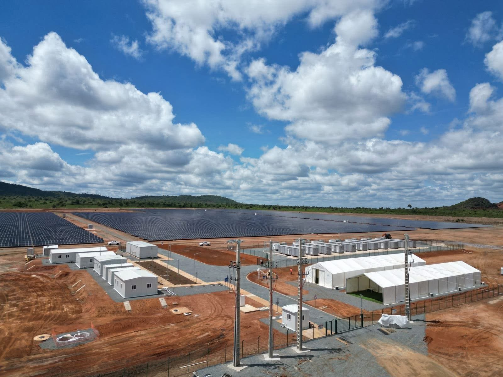 Imagem de HABITANTES DO MUNICÍPIO DO CAZOMBO NO MOXICO LESTE RECEBEM PARQUE SOLAR FOTOVOLTAICO