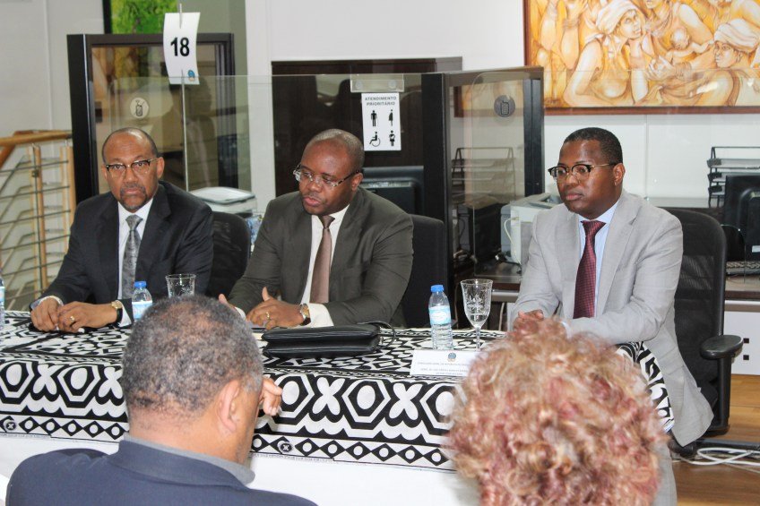 Funcionários da Embaixada de Angola nos EUA rejeitam alegações de tensões internas