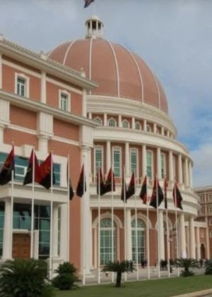 Angola quer travar as fake news com força de lei
