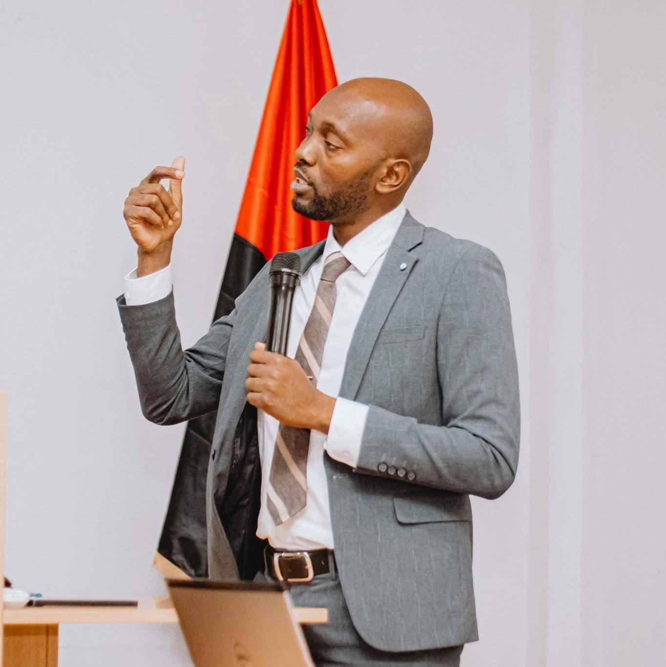 Pilares da Dignidade Laboral em Angola- Dário Gaspar