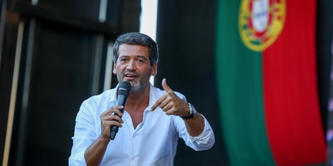 Imagem de Dirigente do MPLA aceita debate com André Ventura