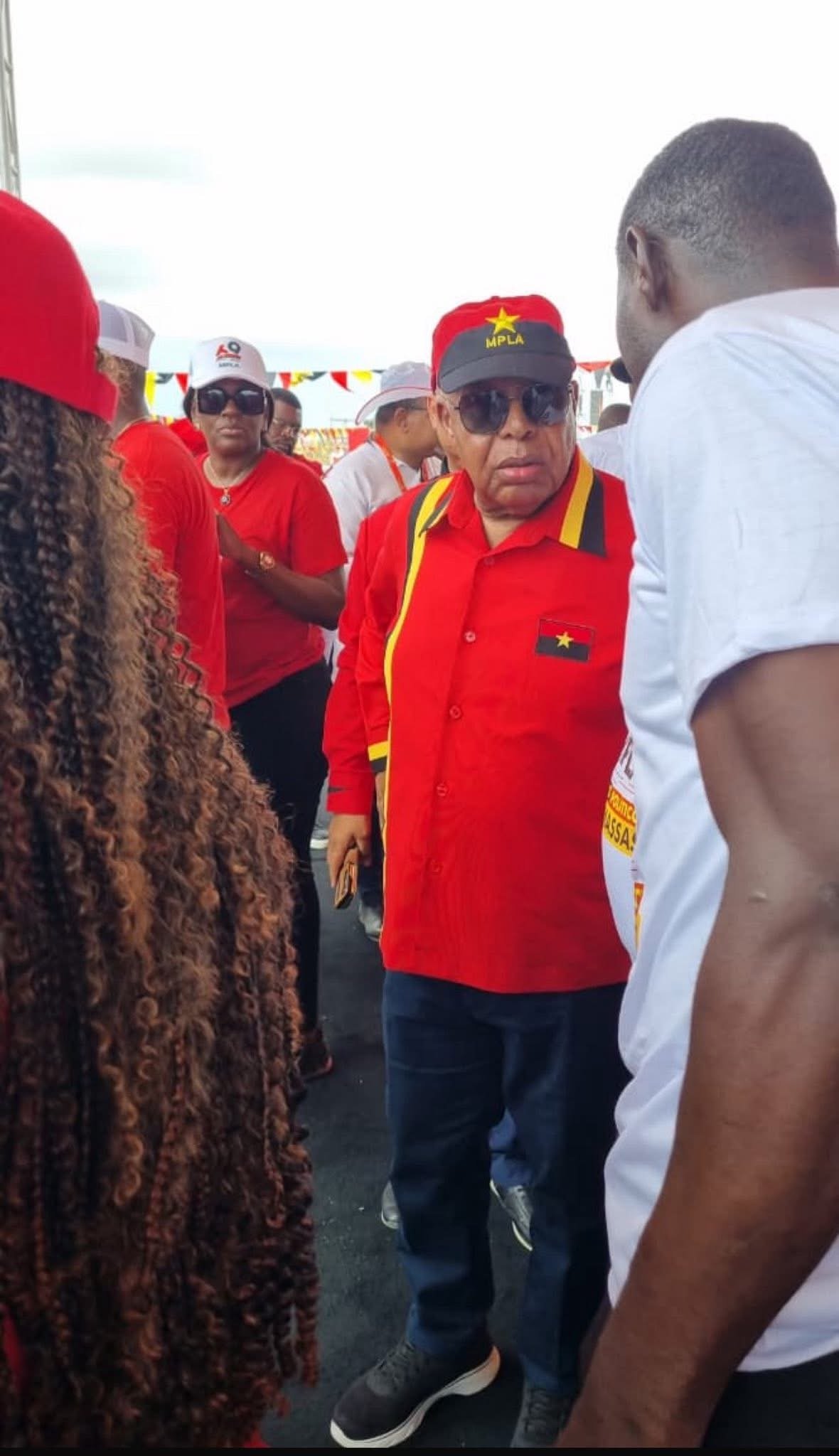 Imagem de Higino Carneiro formaliza candidatura à liderança do MPLA
