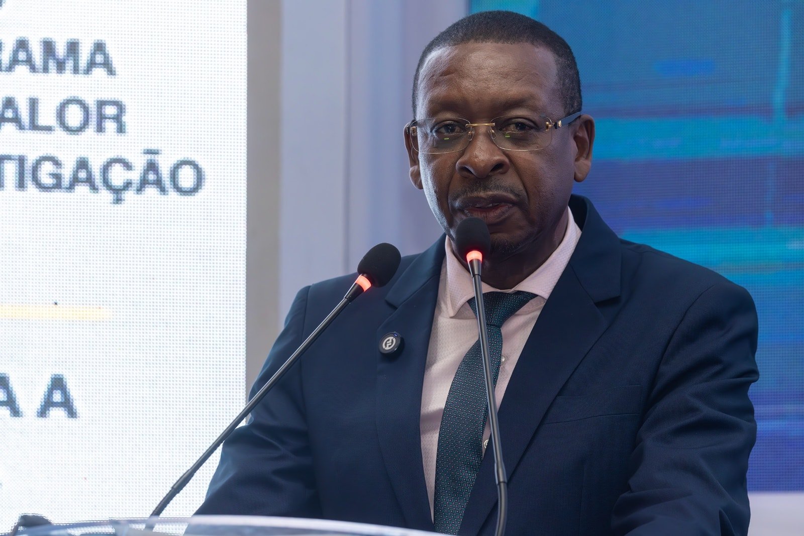 Imagem de Funcionários do SIC raptam filho do director