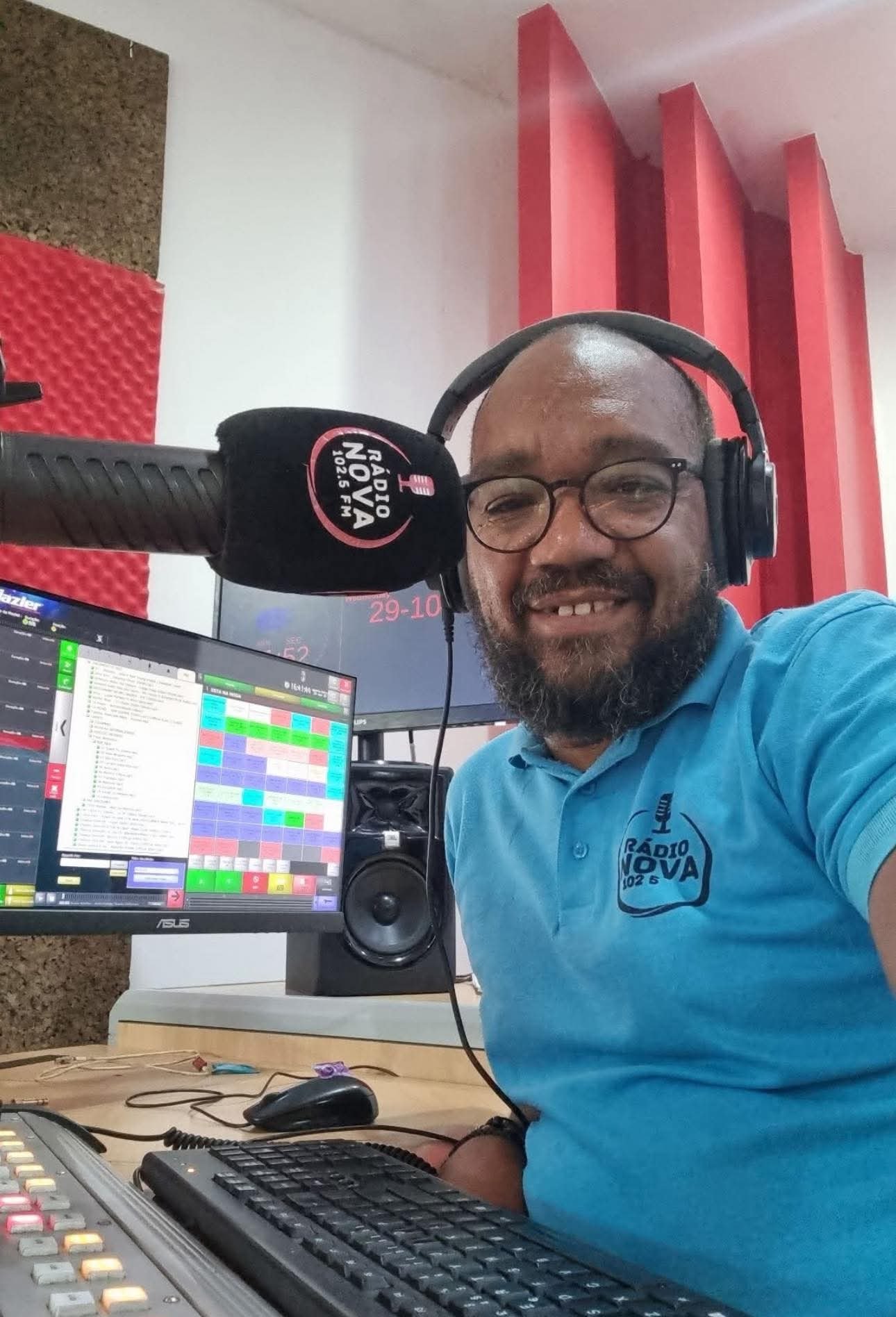 Imagem de ALMIR AGRIA PÕE FIM AO VÍNCULO COM A RÁDIO NOVA E EXPÕE CRISE INTERNA