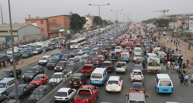 Imagem de Subida do preço do táxi em Angola é "asfixia na vida das famílias"