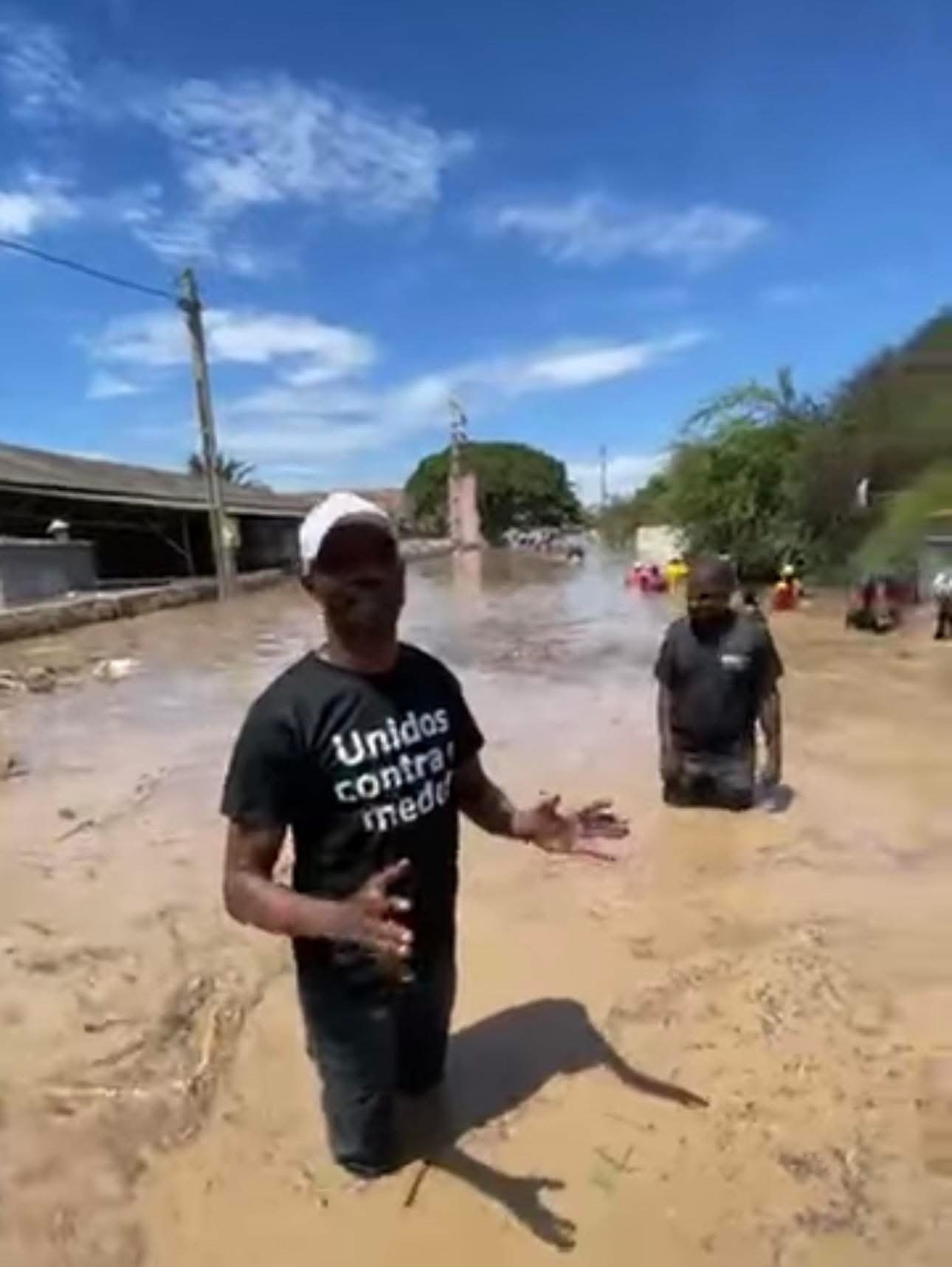 A chuva não cai sozinha…- Sousa Jamba