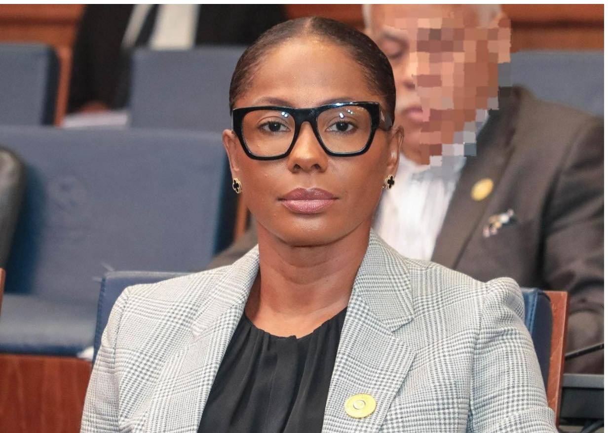 Quase 4,5 milhões de crianças continuam fora da escola, admite ministra da Educação