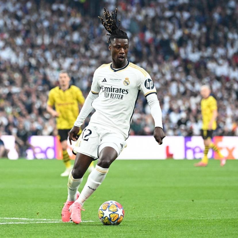 Imagem de Eduardo Camavinga, angolano naturalizado francês, chega a Angola para passar o Natal e lançar academia