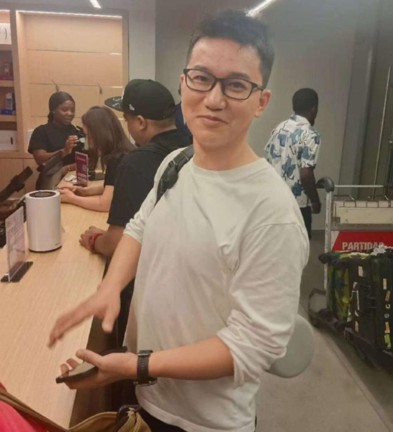 Imagem de Cidadão chinês detido no Aeroporto 4 de Fevereiro quando pretendia sair do país após tentar corromper Juíza