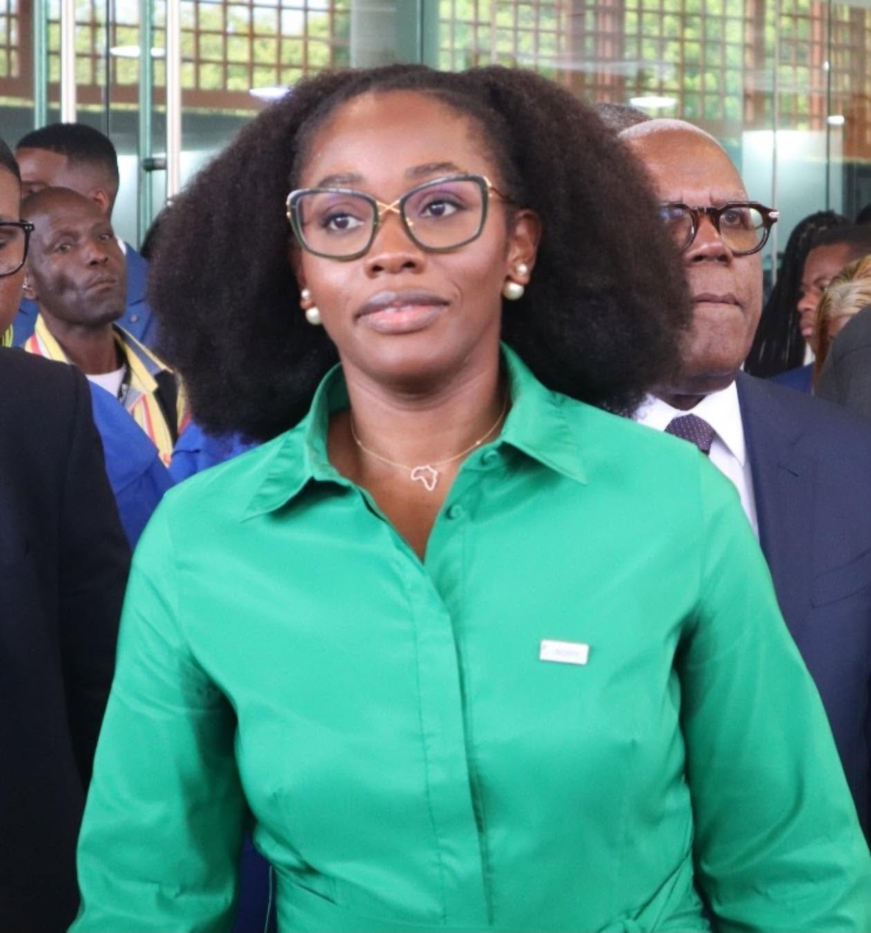 Viagem do Presidente adia pedido de noivado da filha