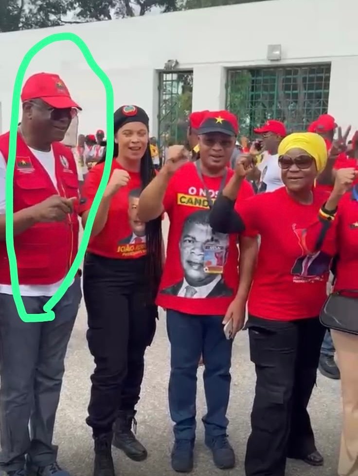 Presente no vídeo, mas… apoia mesmo? O que a postura de Paulo de Almeida sugere sobre João Lourenço