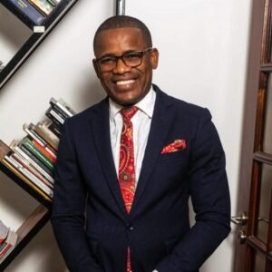 MPLA: Camaradas de Convicção e Camaradas de Conveniência - Denílson Duro