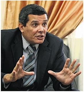 Imagem de Falcão agastado com o seu Secretário de Estado