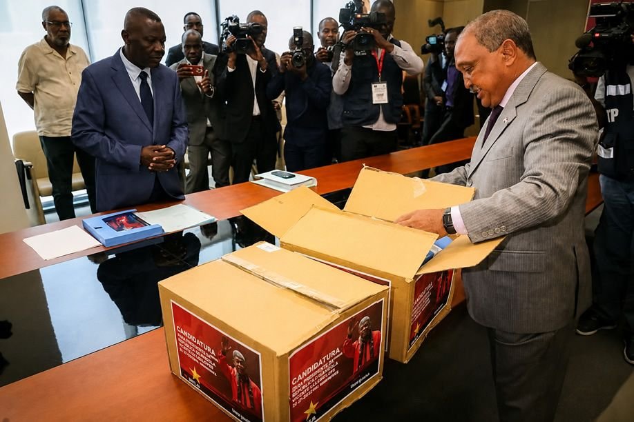 Imagem de Mandatário de João Lourenço diz que só é candidato ao MPLA quem o partido quer