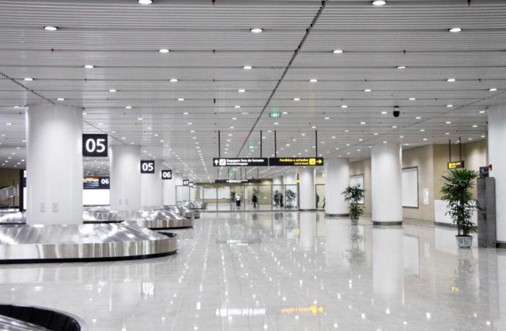 Angola continua a construir aeroportos…e a destruir a mobilidade