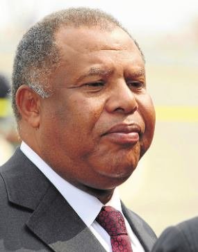 Imagem de Higino Carneiro ausente do enterro de Nandó