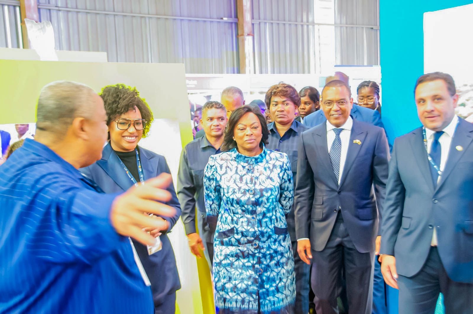 Imagem de Primeira-Dama da República de Angola visita stand do Porto do Lobito na Filda 2025