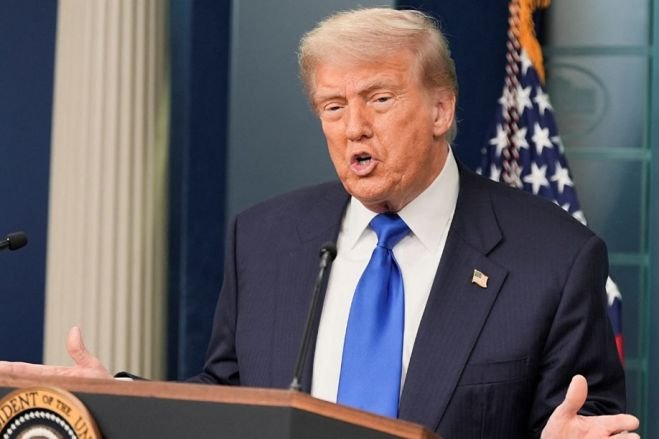 Imagem de Trump ameaça com taxa adicional de 10% países que alinharem com BRICS