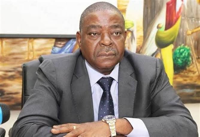 MARCOS NHUNGA RODEADO POR COBRAS E LAGARTOS- Lourenço Tamba