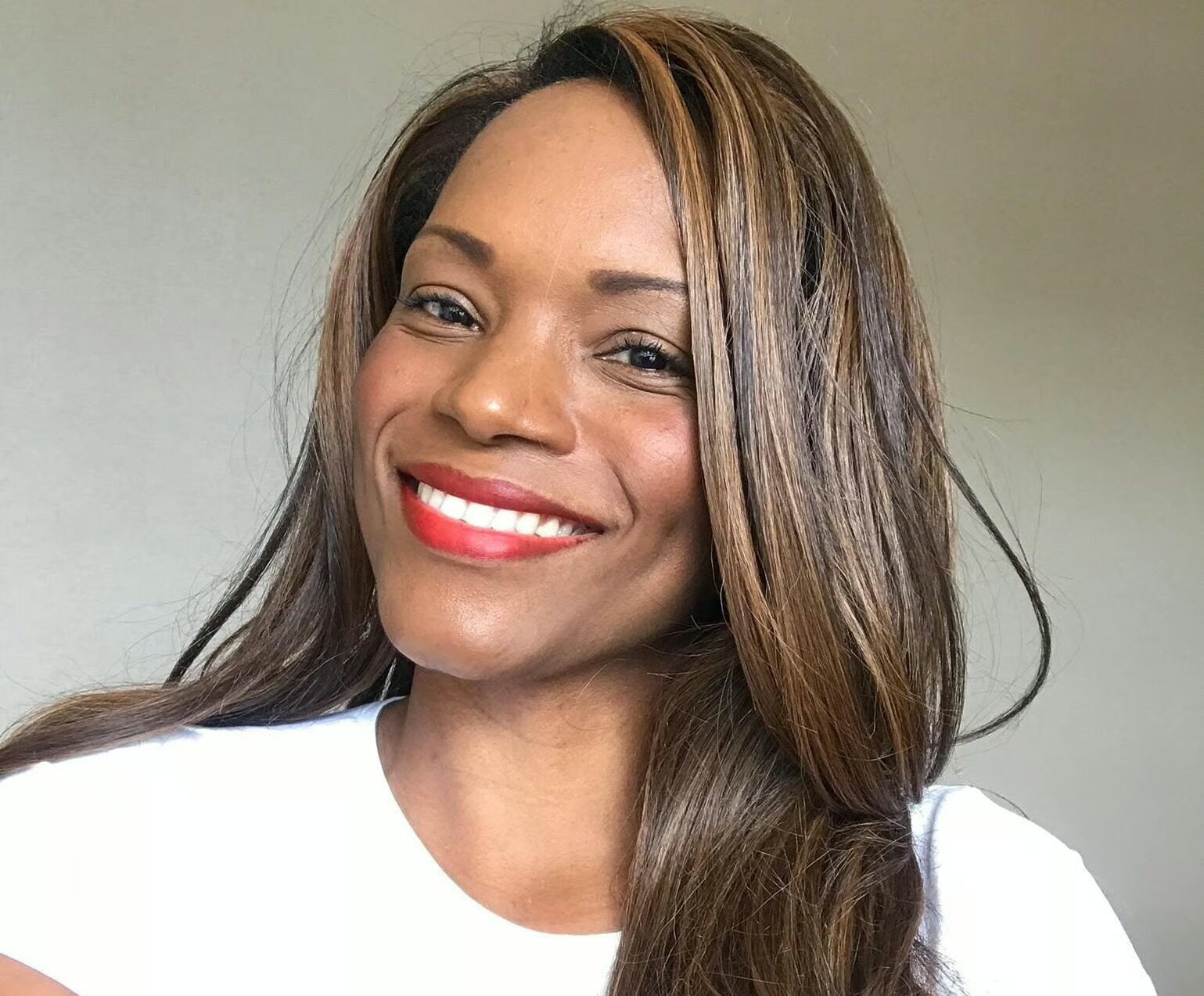 Tchize dos Santos denuncia abordagem da polícia espanhola em busca de informações sobre Isabel dos Santos