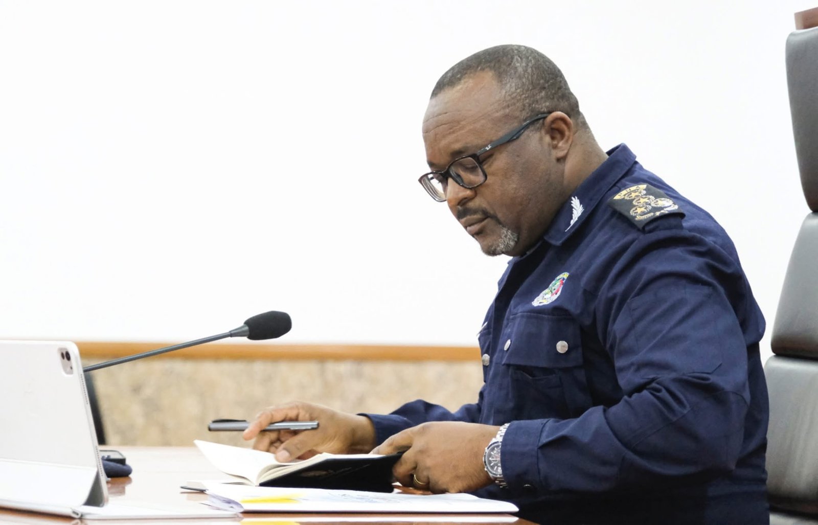 Imagem de COMISSÁRIO-GERAL REÚNE-SE COM INSPECTORES DA POLÍCIA NACIONAL