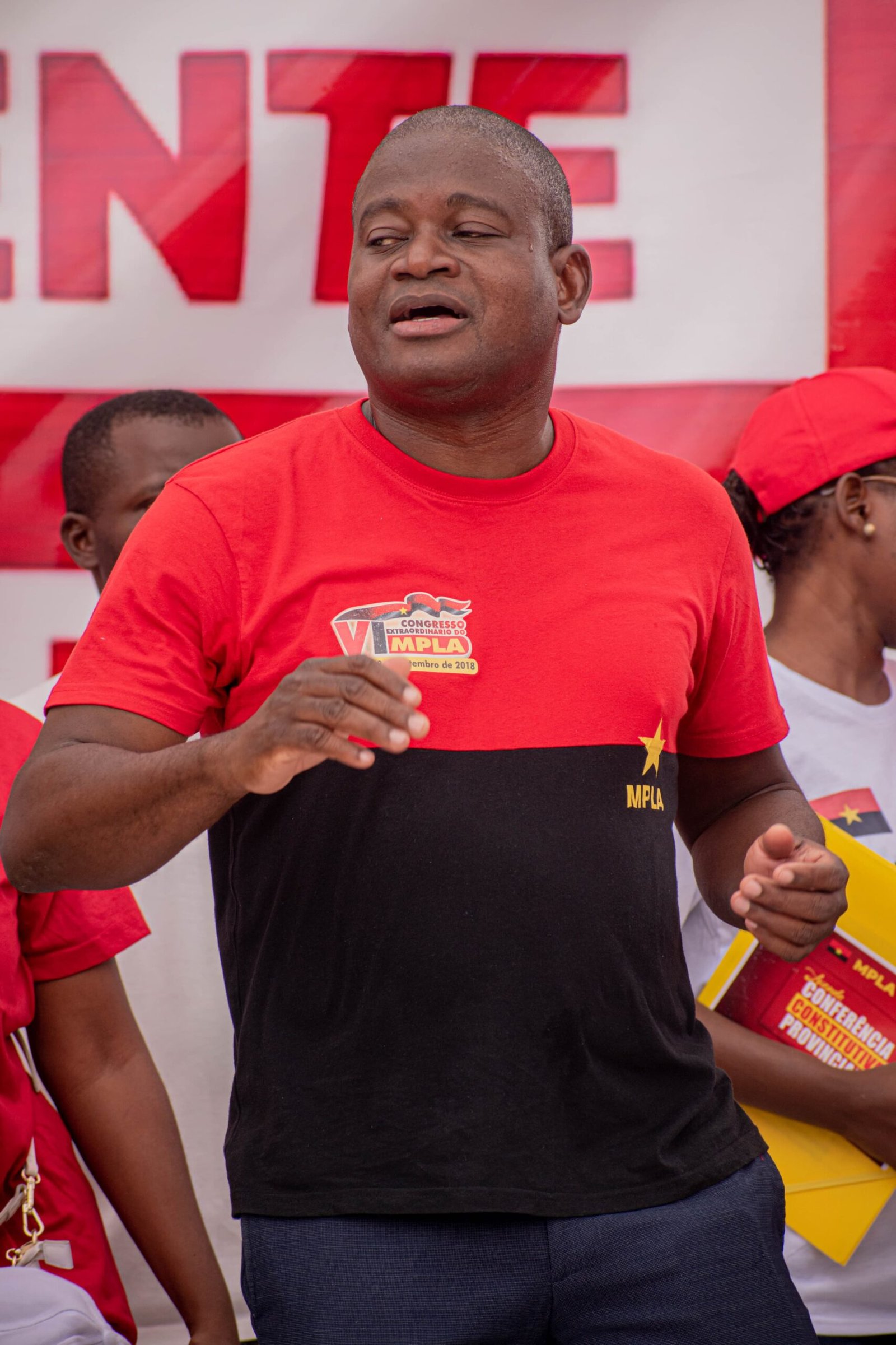 MILITANTES DO MPLA CHAMAM “VENENO POLÍTICO 2°SECRETÁRIO” DO MPLA DA SAMBA POR MONTAR PLANOS SECRETOS PARA REMOVER LOIDE DE FARIA DO CARGO