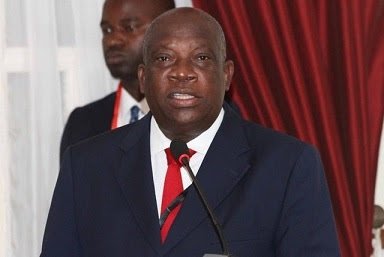 Governador da província do Zaire Adriano Mendes de Carvalho encontrado desacordado em sua residência