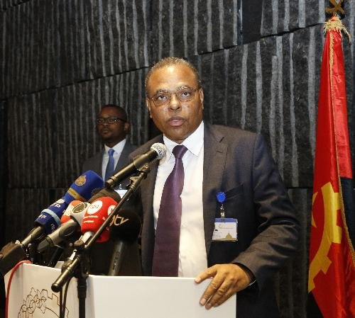 Operadores obrigados a comprar 20% da produção nacional para obter licença de importação em Angola